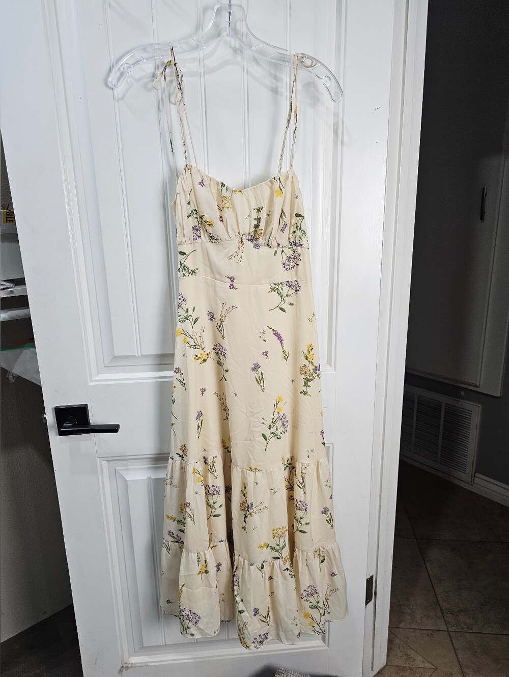 Showpo MONACO SWEETHEART MIDI DRESS IN BOTANICAL FLORAL Cream size 2 - Picture 3 of 11